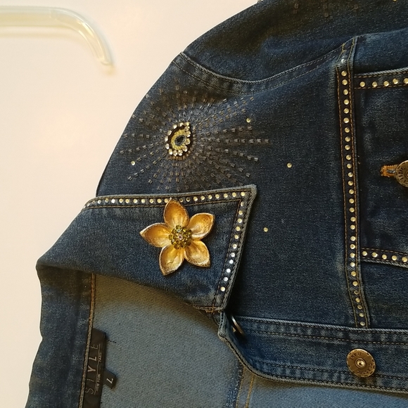 Vintage Flower Pin - Picture 7 of 9